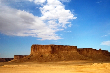 This photo of a portion of the wall of rocks that is known (especially by Westerners) as "The Edge of the World" was taken by Mohamad Ali Makky of Angoun, Lebanon.  The wall, which is 200 km long, is located at Towaiq, near the city of Riyadh, Saudi Arabia.